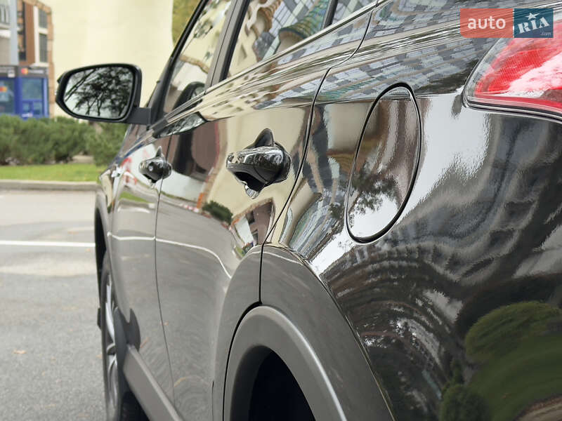 Внедорожник / Кроссовер Toyota RAV4 2017 в Харькове