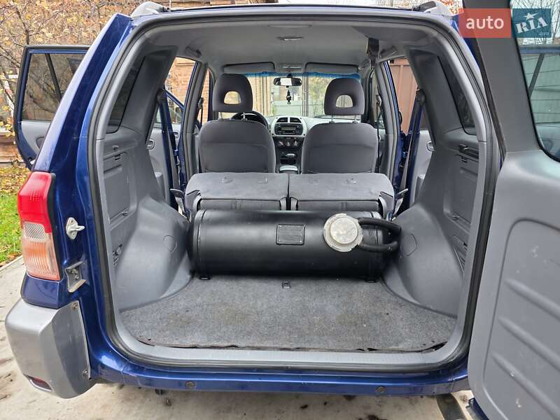 Внедорожник / Кроссовер Toyota RAV4 2003 в Бердичеве