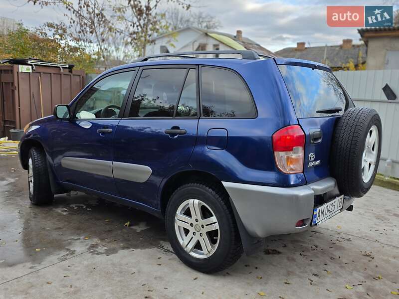 Внедорожник / Кроссовер Toyota RAV4 2003 в Бердичеве