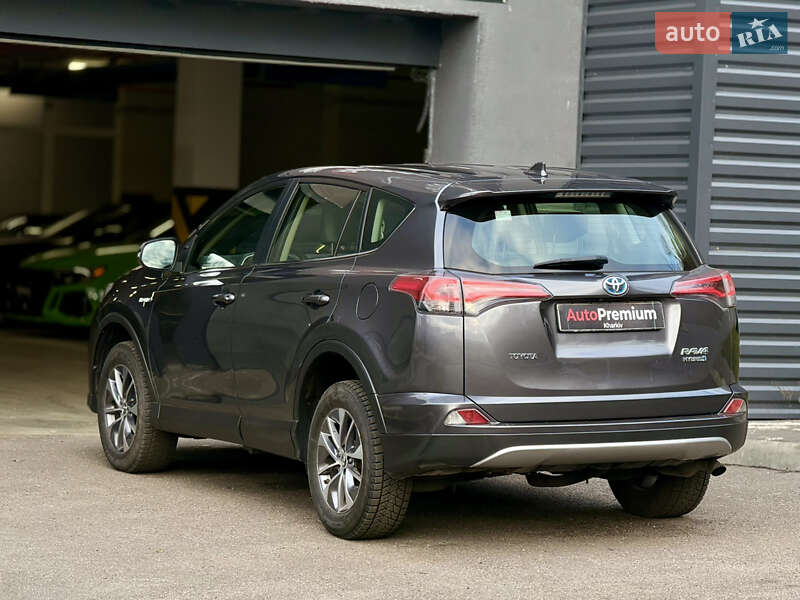 Внедорожник / Кроссовер Toyota RAV4 2018 в Харькове