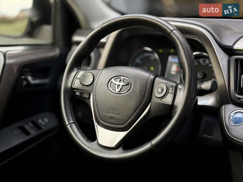 Внедорожник / Кроссовер Toyota RAV4 2018 в Харькове