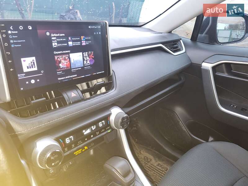 Внедорожник / Кроссовер Toyota RAV4 2022 в Полтаве