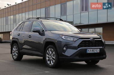 Внедорожник / Кроссовер Toyota RAV4 2020 в Киеве