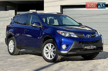 Позашляховик / Кросовер Toyota RAV4 2015 в Миколаєві