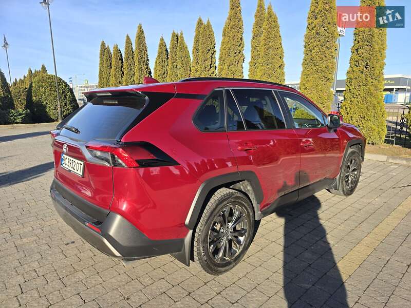 Позашляховик / Кросовер Toyota RAV4 2022 в Львові