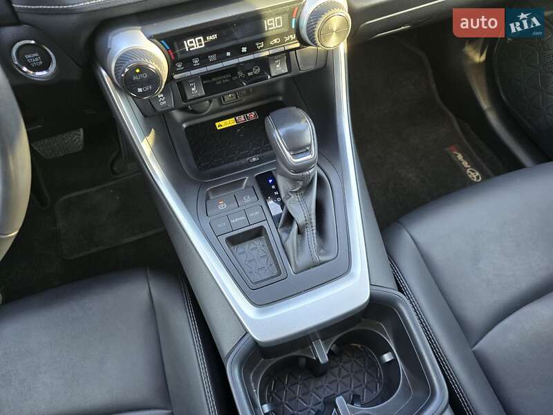 Позашляховик / Кросовер Toyota RAV4 2022 в Львові