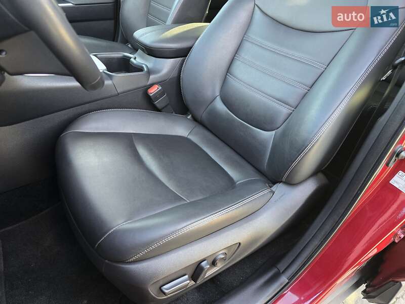 Позашляховик / Кросовер Toyota RAV4 2022 в Львові