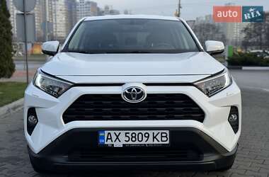 Внедорожник / Кроссовер Toyota RAV4 2020 в Киеве