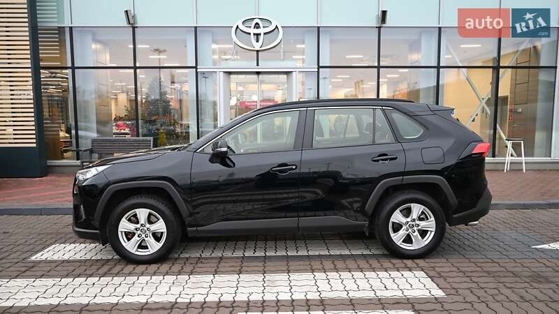 Позашляховик / Кросовер Toyota RAV4 2021 в Києві