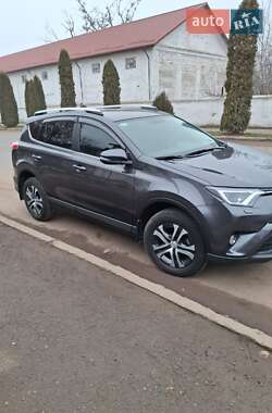 Внедорожник / Кроссовер Toyota RAV4 2016 в Ильинцах