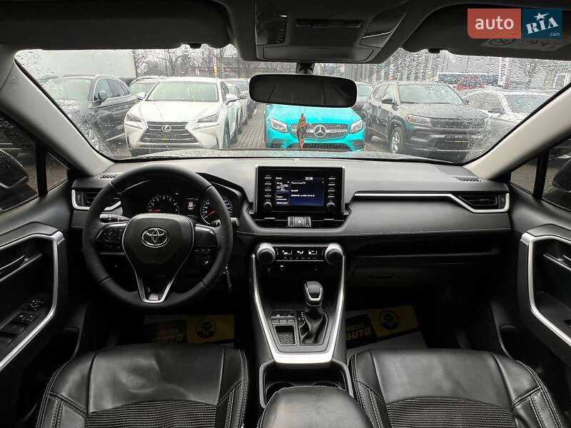 Внедорожник / Кроссовер Toyota RAV4 2019 в Ивано-Франковске