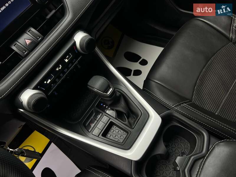 Внедорожник / Кроссовер Toyota RAV4 2019 в Ивано-Франковске