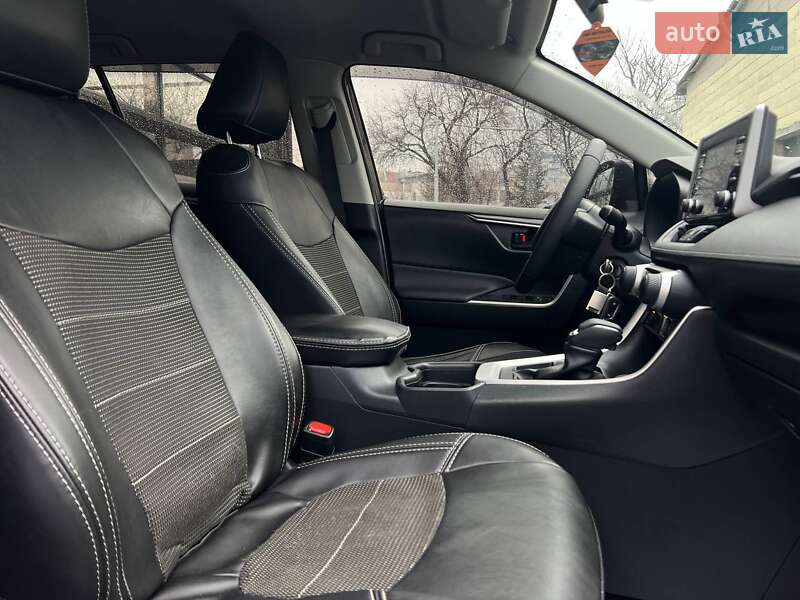 Внедорожник / Кроссовер Toyota RAV4 2019 в Ивано-Франковске