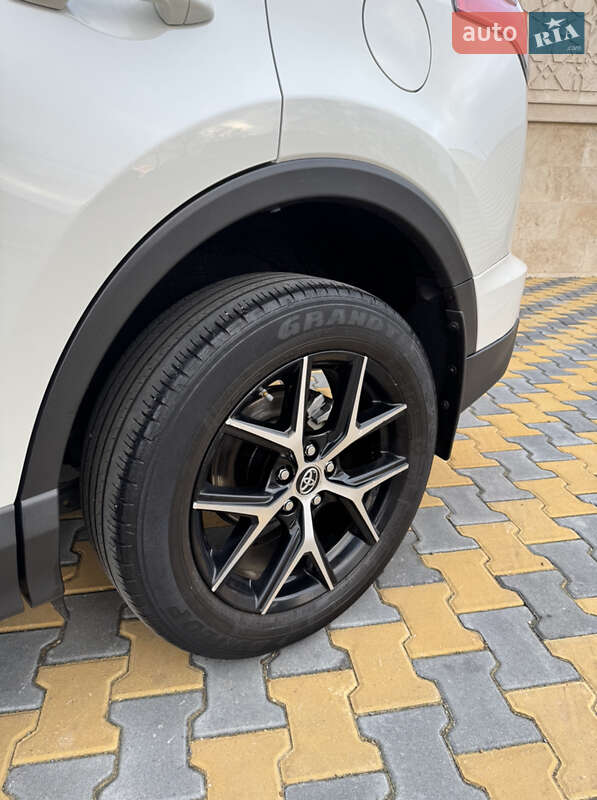 Позашляховик / Кросовер Toyota RAV4 2016 в Одесі