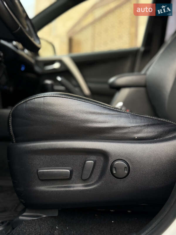 Позашляховик / Кросовер Toyota RAV4 2016 в Одесі