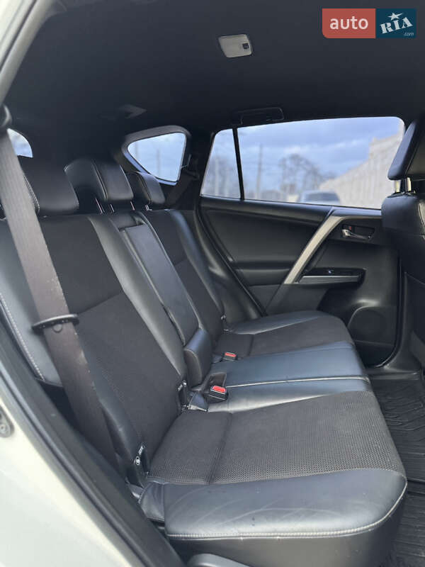 Позашляховик / Кросовер Toyota RAV4 2016 в Одесі