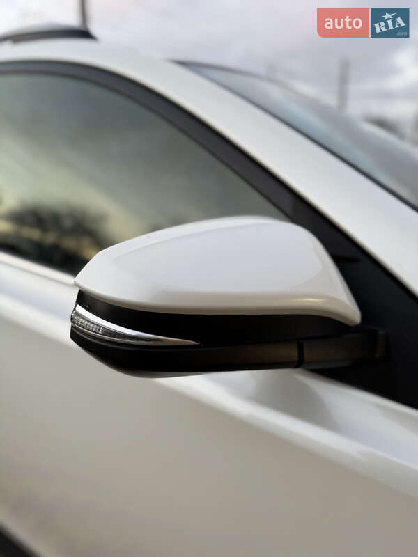 Позашляховик / Кросовер Toyota RAV4 2016 в Одесі