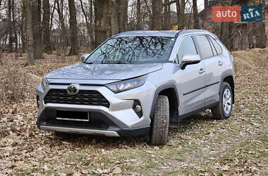 Внедорожник / Кроссовер Toyota RAV4 2019 в Ивано-Франковске