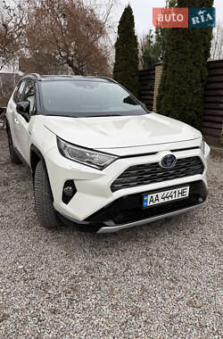 Внедорожник / Кроссовер Toyota RAV4 2019 в Киеве