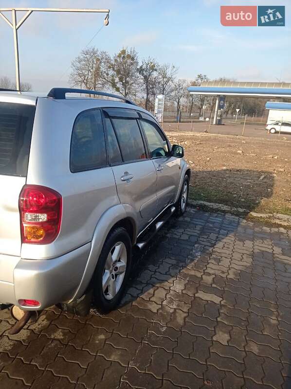 Позашляховик / Кросовер Toyota RAV4 2004 в Володимирі
