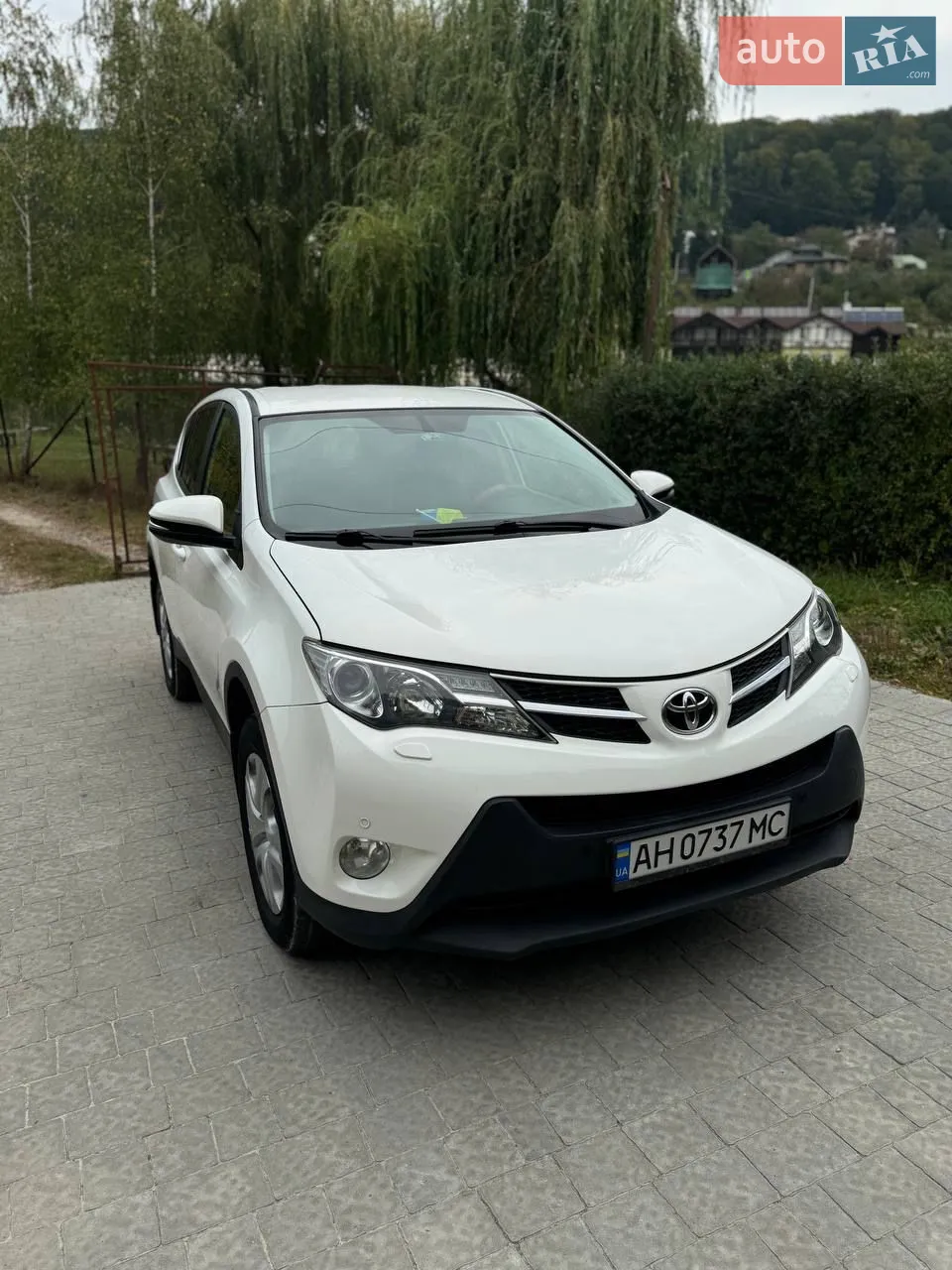 автомобіль в доброму стані, в дтп не був,  пробіг рідний,все справне та обслуговуване, без додаткових вкладень.  дорога нова зимова гума, салон охайний, сімейне авто. є торг, але не космічний. новий власник буде задоволений. 