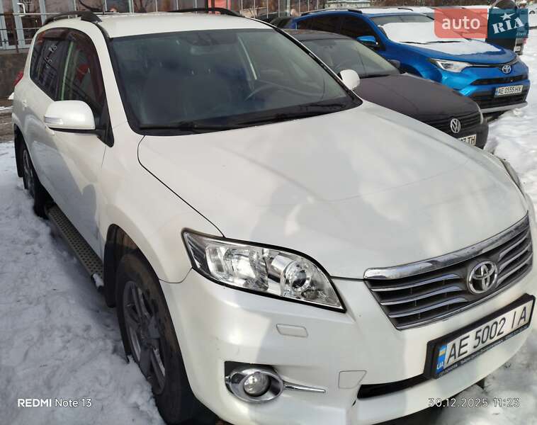 Позашляховик / Кросовер Toyota RAV4 2012 в Дніпрі