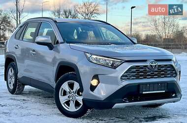 Внедорожник / Кроссовер Toyota RAV4 2020 в Киеве