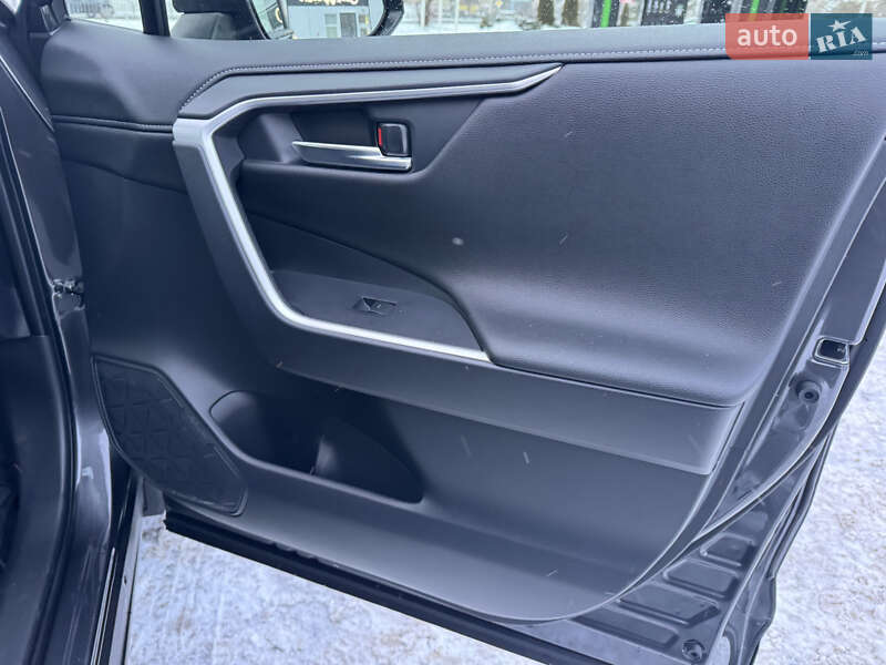 Позашляховик / Кросовер Toyota RAV4 2024 в Києві