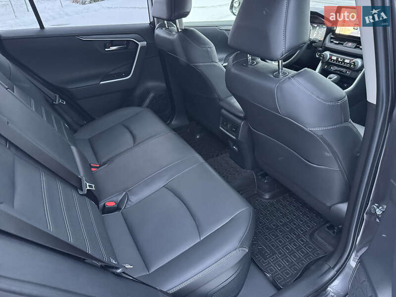 Позашляховик / Кросовер Toyota RAV4 2024 в Києві
