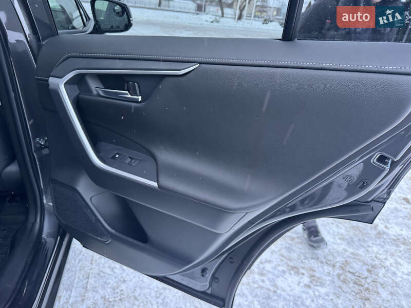 Позашляховик / Кросовер Toyota RAV4 2024 в Києві