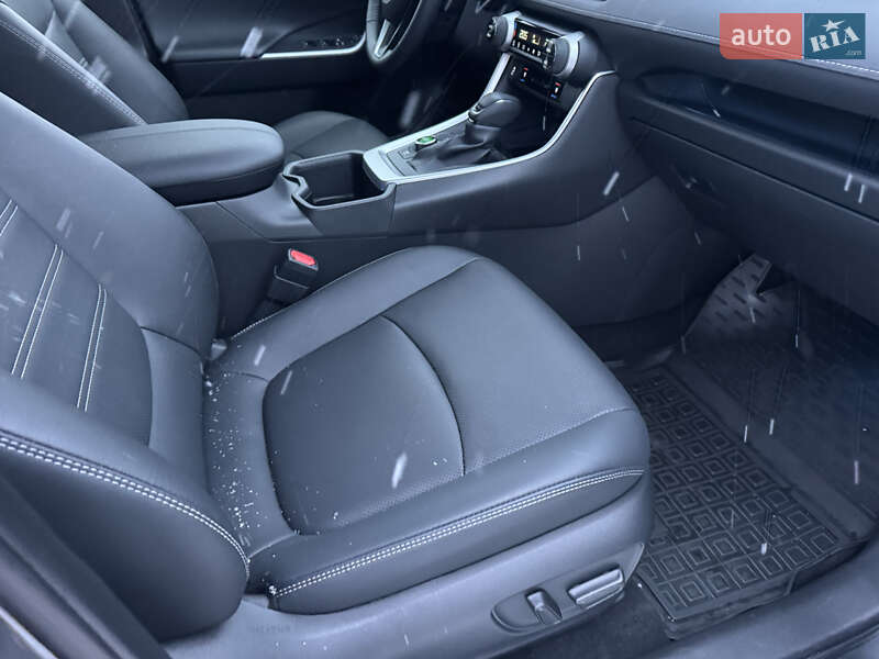 Позашляховик / Кросовер Toyota RAV4 2024 в Києві