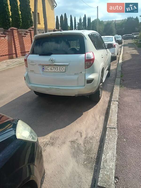 Позашляховик / Кросовер Toyota RAV4 2010 в Трускавці