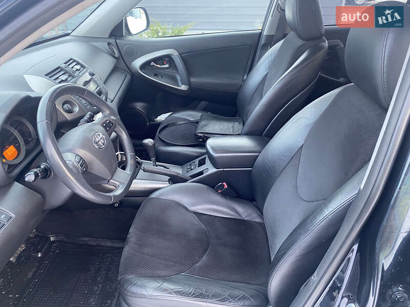 Позашляховик / Кросовер Toyota RAV4 2010 в Києві