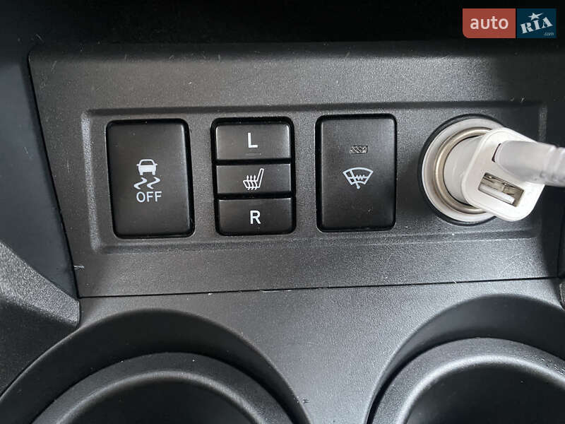 Позашляховик / Кросовер Toyota RAV4 2010 в Києві