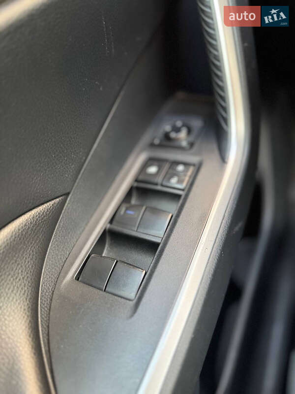 Позашляховик / Кросовер Toyota RAV4 2019 в Києві