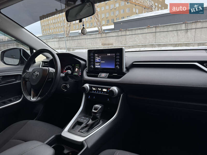 Внедорожник / Кроссовер Toyota RAV4 2019 в Киеве