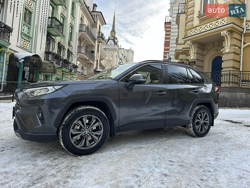 Внедорожник / Кроссовер Toyota RAV4 2023 в Киеве