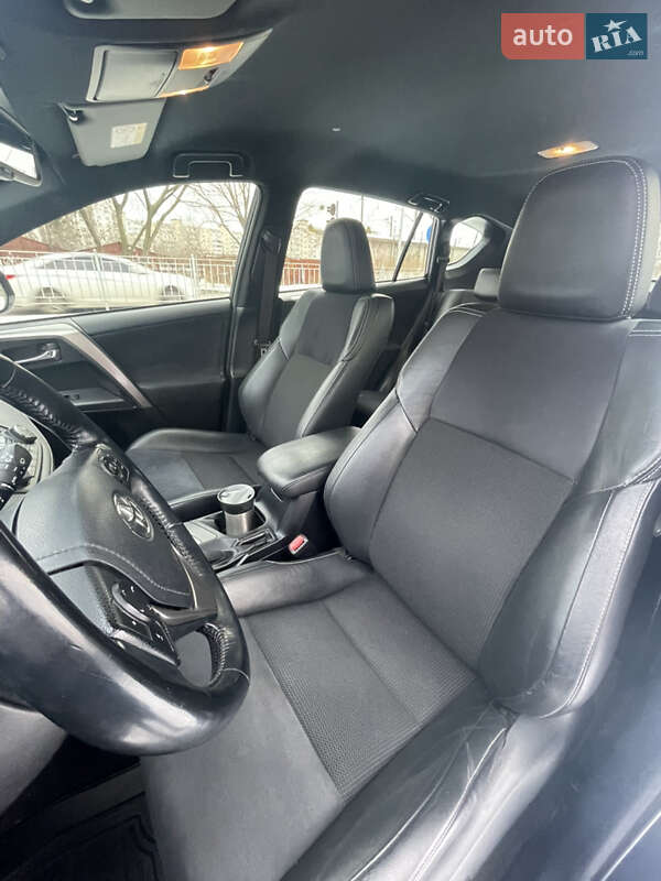 Позашляховик / Кросовер Toyota RAV4 2016 в Києві