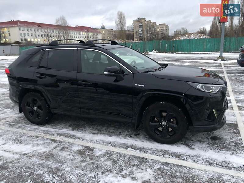 Внедорожник / Кроссовер Toyota RAV4 2020 в Киеве