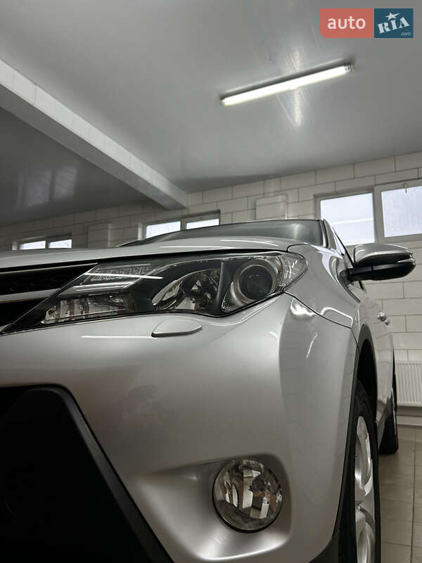 Внедорожник / Кроссовер Toyota RAV4 2013 в Раздельной