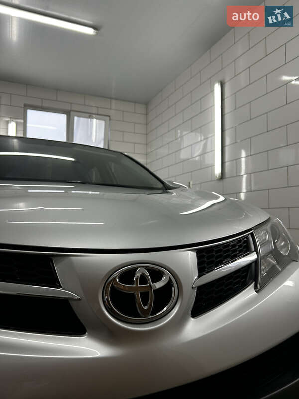 Внедорожник / Кроссовер Toyota RAV4 2013 в Раздельной