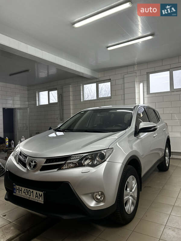 Внедорожник / Кроссовер Toyota RAV4 2013 в Раздельной