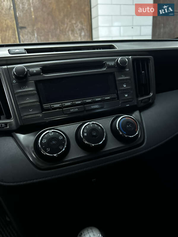 Внедорожник / Кроссовер Toyota RAV4 2013 в Раздельной