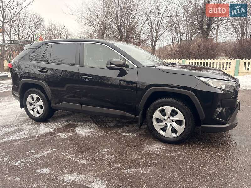 Позашляховик / Кросовер Toyota RAV4 2021 в Кривому Розі