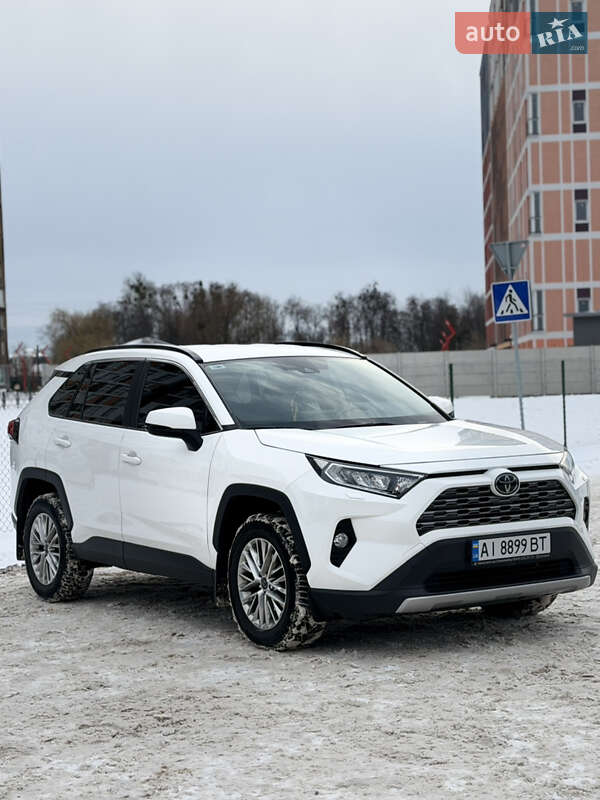 Позашляховик / Кросовер Toyota RAV4 2020 в Києві