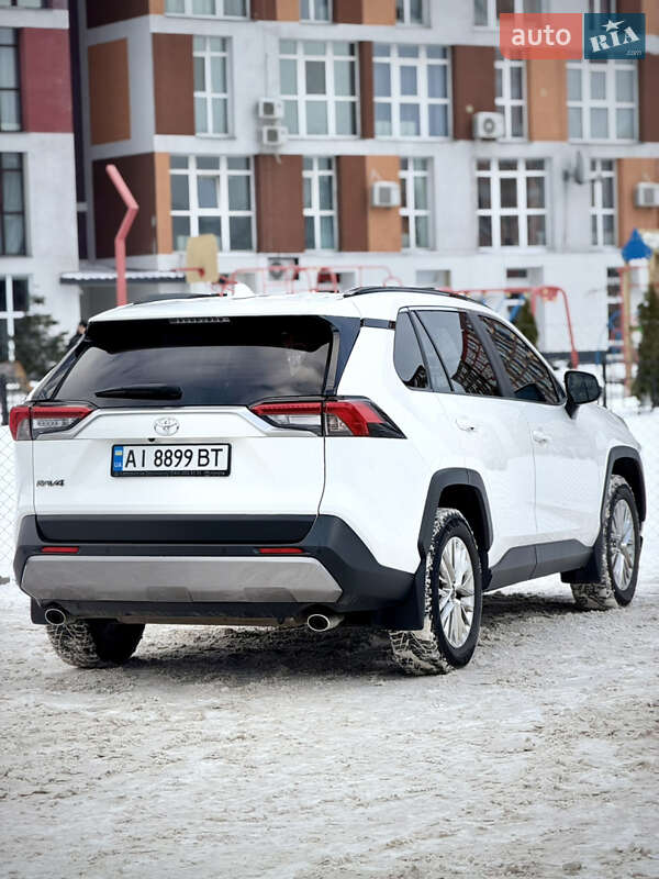 Позашляховик / Кросовер Toyota RAV4 2020 в Києві