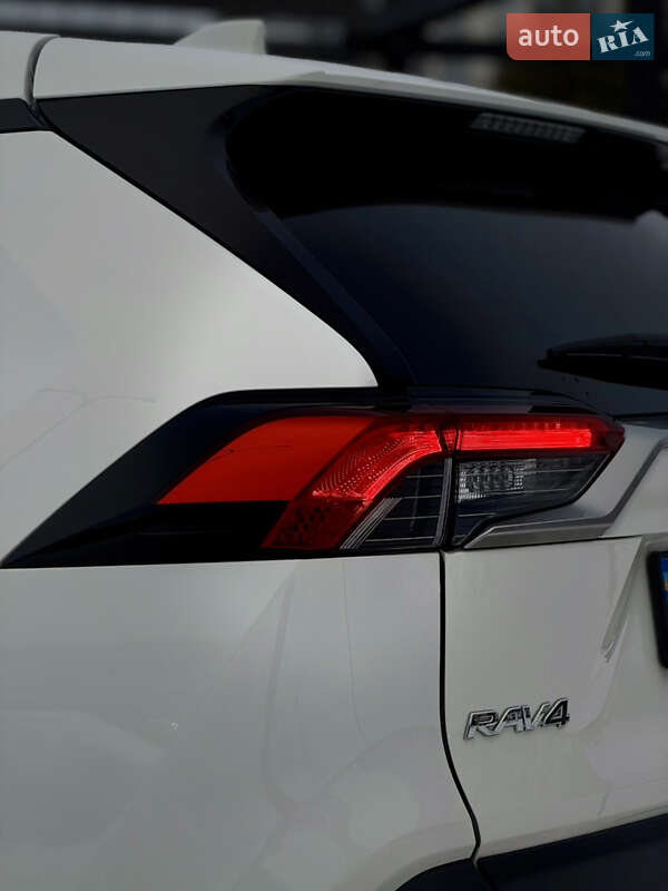 Позашляховик / Кросовер Toyota RAV4 2020 в Києві