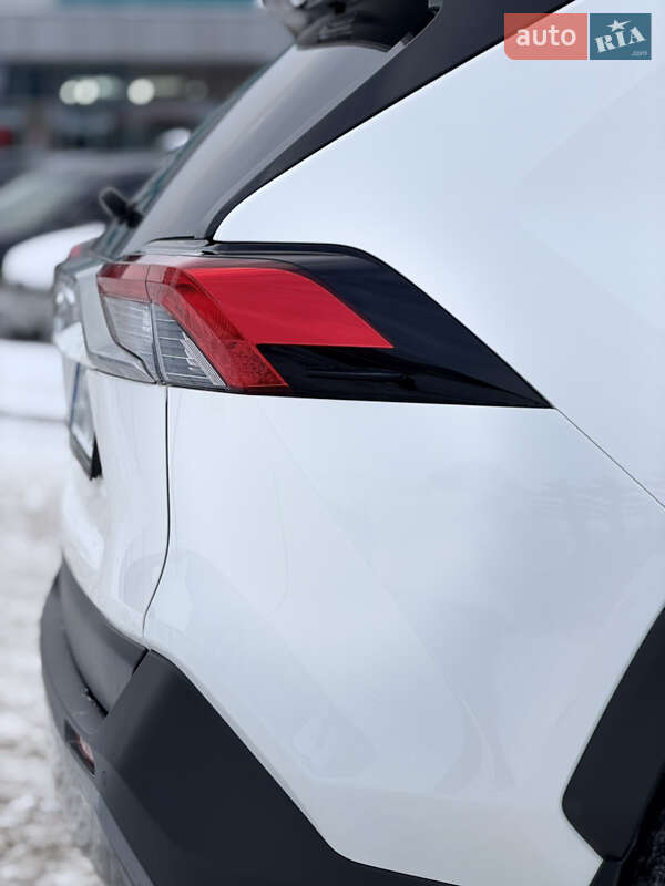 Позашляховик / Кросовер Toyota RAV4 2020 в Києві