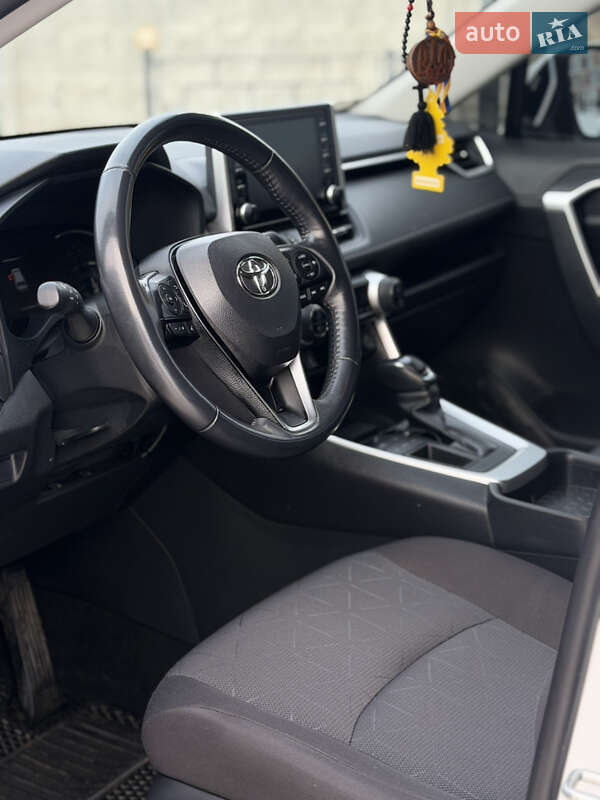 Позашляховик / Кросовер Toyota RAV4 2020 в Києві
