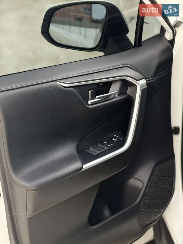 Позашляховик / Кросовер Toyota RAV4 2020 в Києві